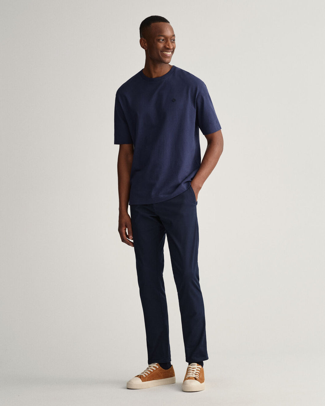 GANT - Hallden Slim Fit Tech Prep™ Chinos, Marine